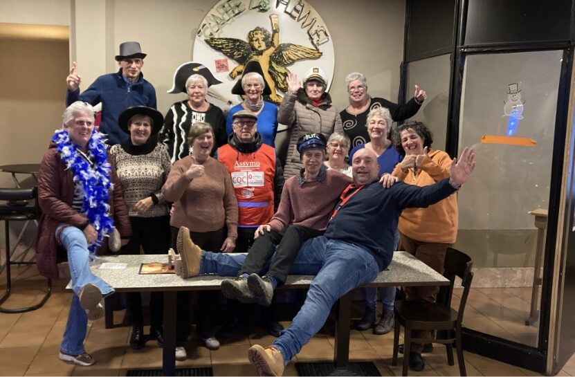 Stadsgids Danny op tour door het schipperskwartier met een groep mensen